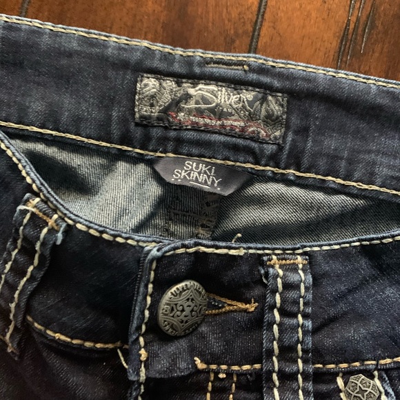 SILVER JEANS || Suki Skinny Jeans - Picture 2 of 9
